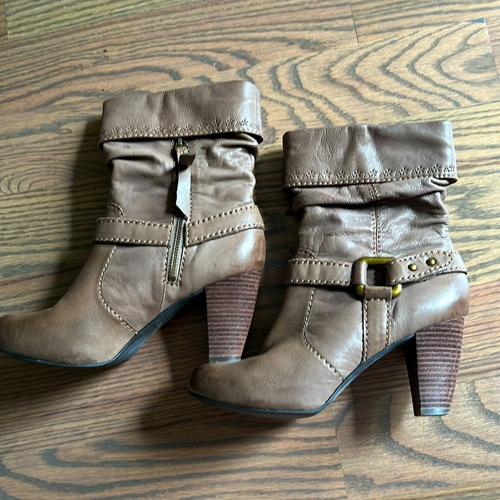 Fossil Booties. Size 7.5. Brownish gray